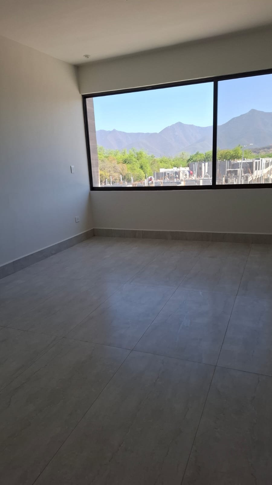 Recámara con vista a la sierra