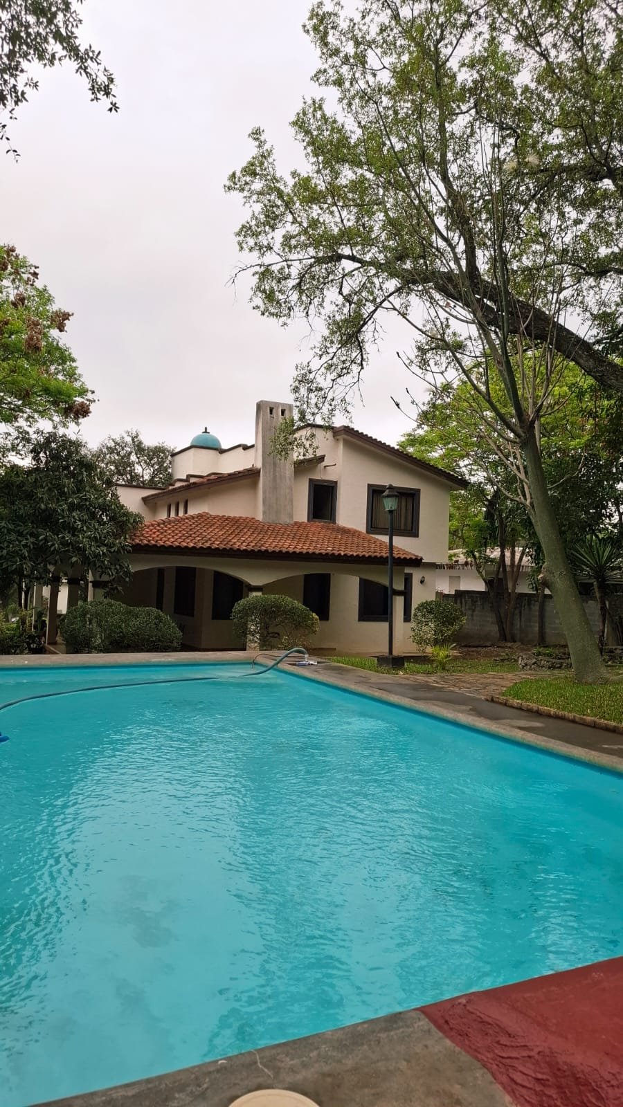 Casa y jardines