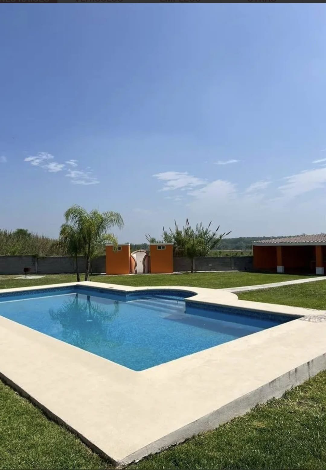 Terraza con palapa y alberca