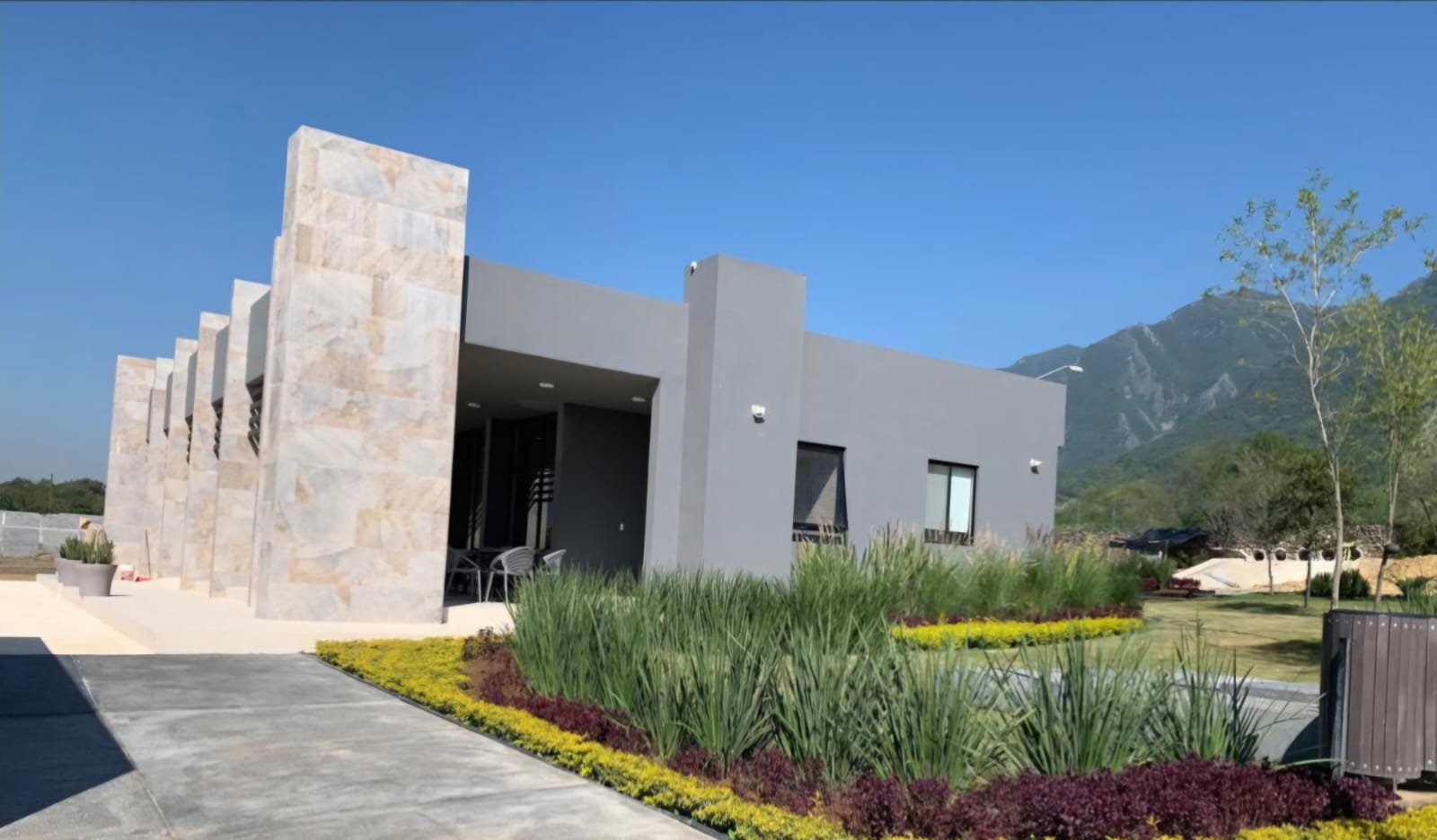 Casa club con vista a la sierra